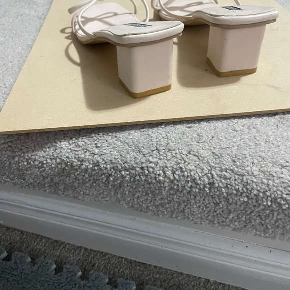 heels - Picture 4 of 4